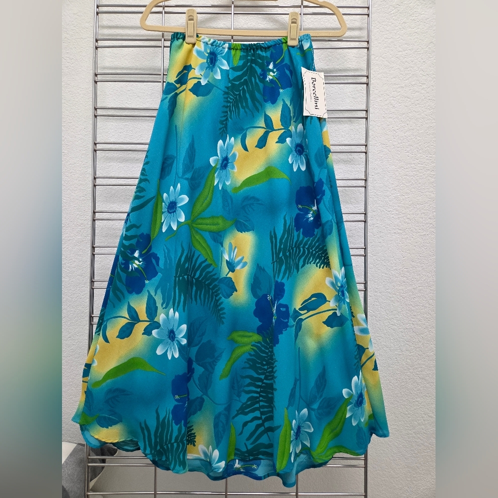 Tropical Top And Skirt - Picture 5 of 10